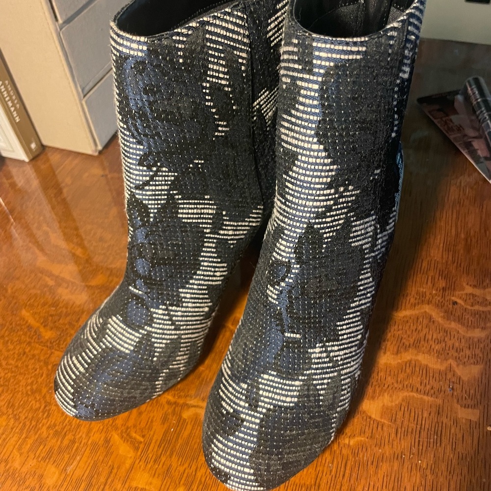 Navy pattern boots - Picture 2 of 4